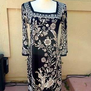Size small black house white market print 3/4 sleeve dress. Light new.
